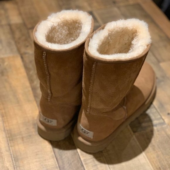 UGG Boots - Picture 1 of 5